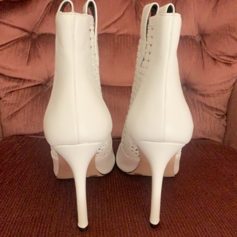 Jessica Simpson White Leather Ankle Boot 7 - Picture 9 of 10